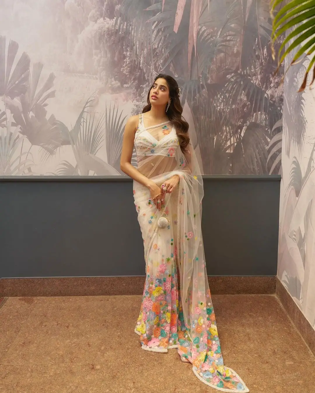 JANHVI KAPOOR PHOTOSHOOT IN WHITE SAREE SLEEVELESS BLOUSE 3